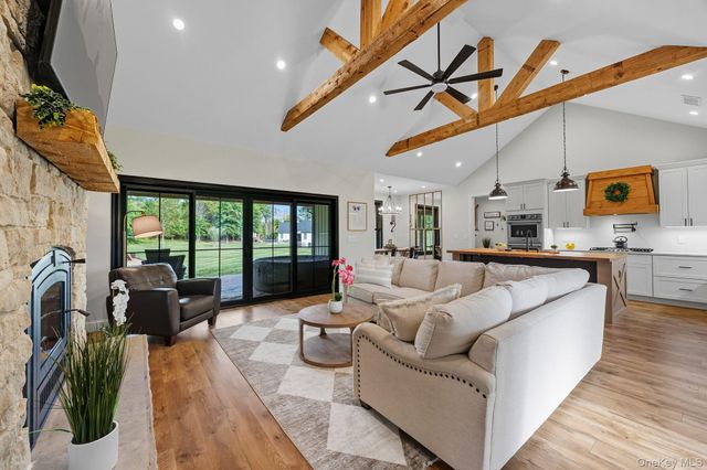 11 Knolls Road, Wallkill, NY 12589