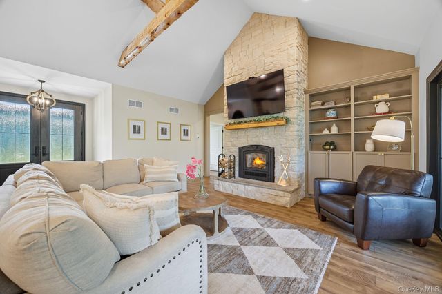 11 Knolls Road, Wallkill, NY 12589