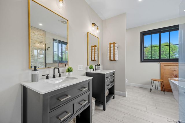 11 Knolls Road, Wallkill, NY 12589