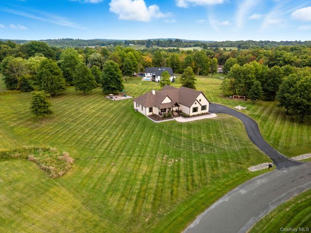 11 Knolls Road, Wallkill, NY 12589