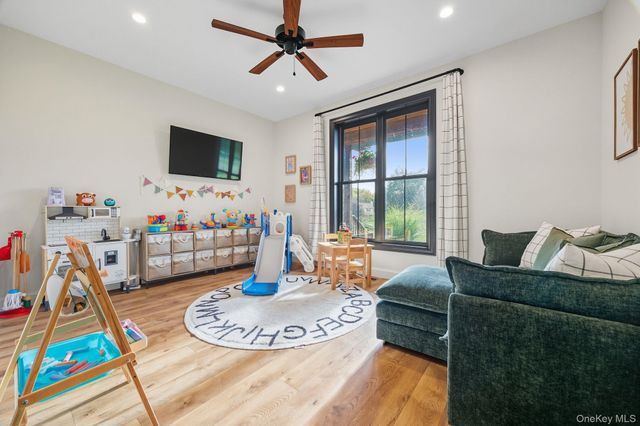 11 Knolls Road, Wallkill, NY 12589