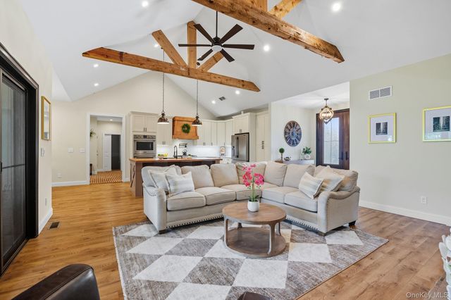 11 Knolls Road, Wallkill, NY 12589