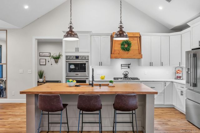 11 Knolls Road, Wallkill, NY 12589