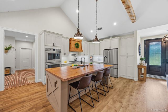 11 Knolls Road, Wallkill, NY 12589