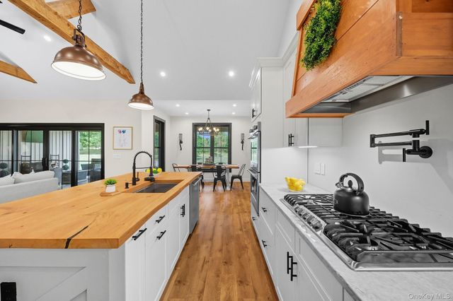 11 Knolls Road, Wallkill, NY 12589