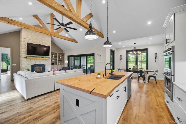 11 Knolls Road, Wallkill, NY 12589