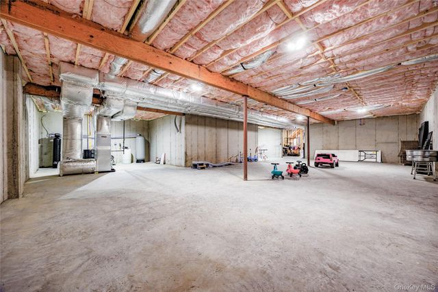 11 Knolls Road, Wallkill, NY 12589