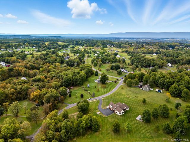 11 Knolls Road, Wallkill, NY 12589