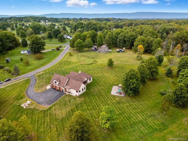 11 Knolls Road, Wallkill, NY 12589