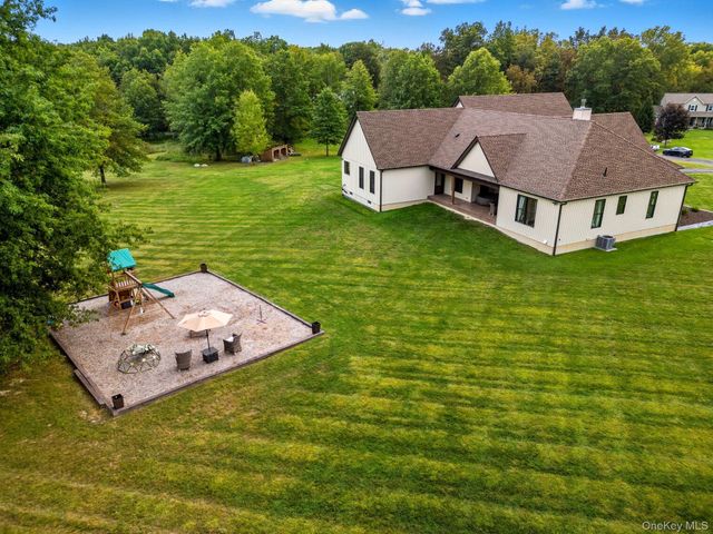 11 Knolls Road, Wallkill, NY 12589