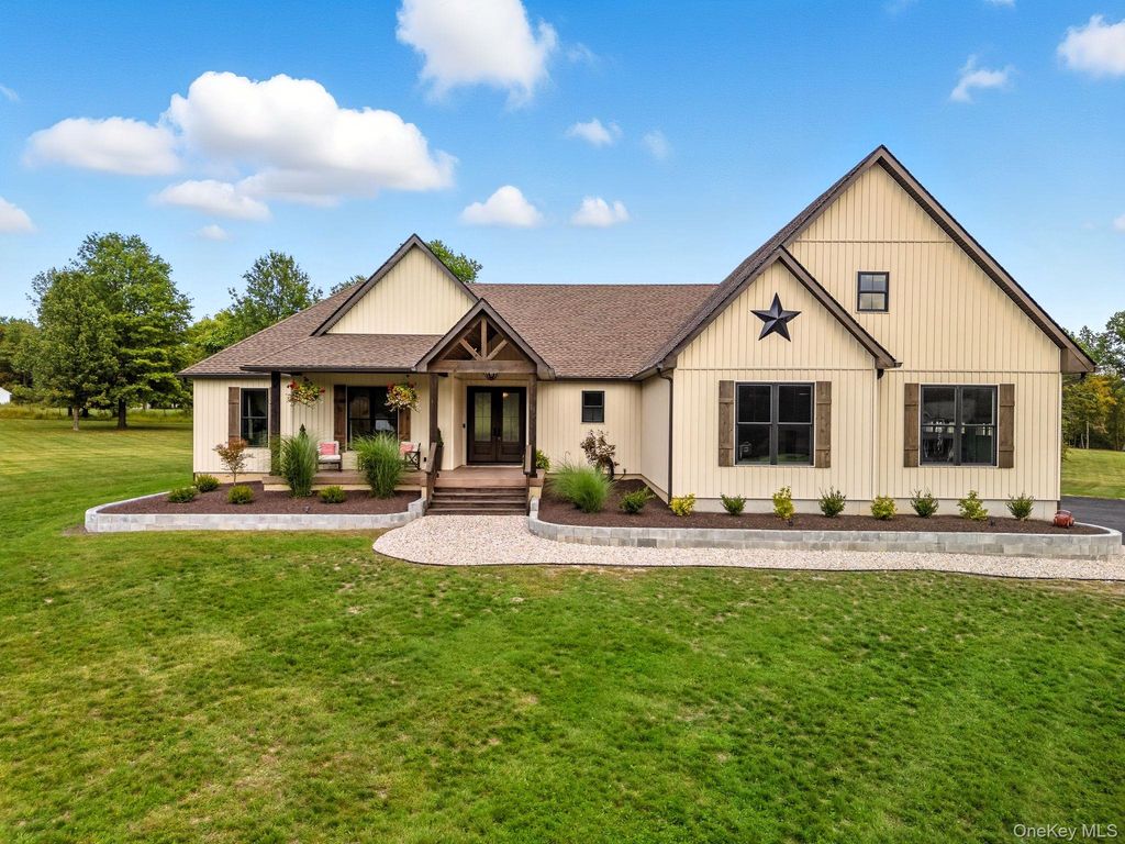 11 Knolls Road, Wallkill, NY 12589