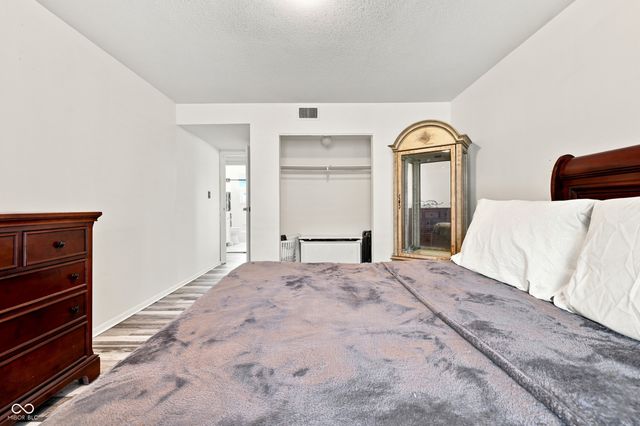 3042 Lake Shore Drive D, Indianapolis, IN 46205