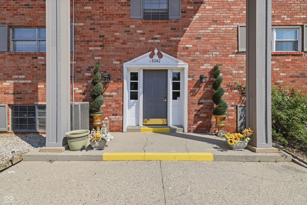 3042 Lake Shore Drive D, Indianapolis, IN 46205