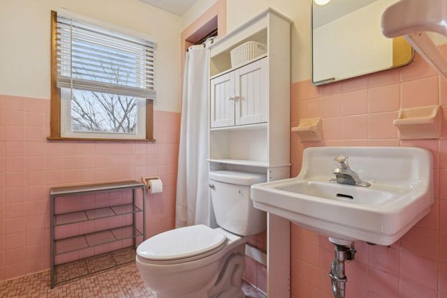 5157 Vincent Avenue N, Minneapolis, MN 55430