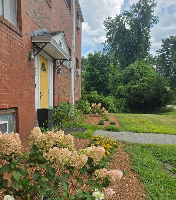 108 E Main St 10, Ayer, MA 01432