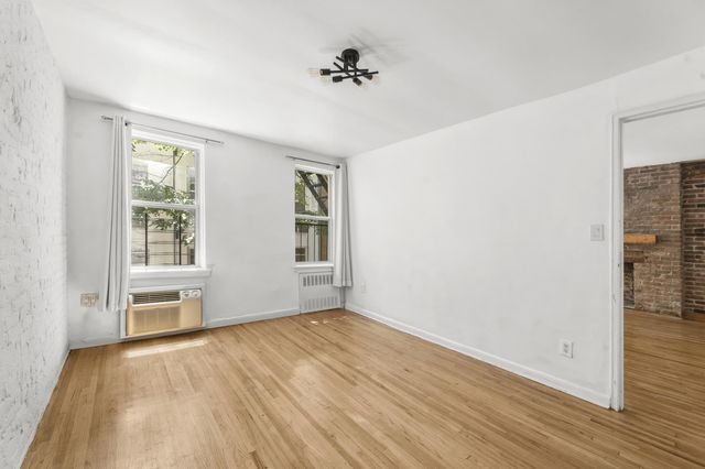 323 E 21st St Apt 4M, New York City, NY 10010