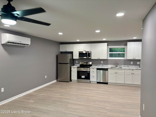 2936 Garey Ln, Louisville, KY 40216