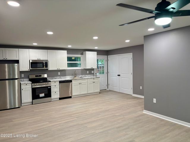 2936 Garey Ln, Louisville, KY 40216