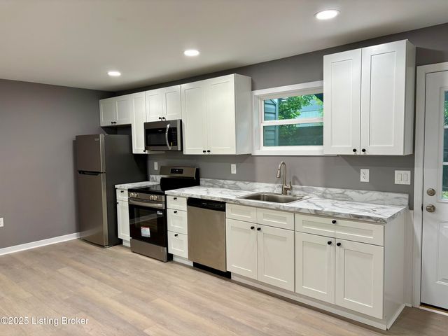 2936 Garey Ln, Louisville, KY 40216