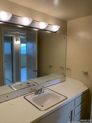 359 Waxwood Ln, San Antonio, TX 78216