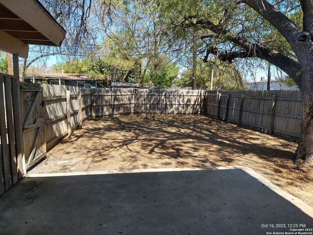 359 Waxwood Ln, San Antonio, TX 78216