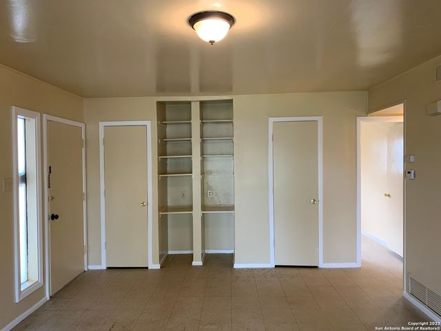 359 Waxwood Ln, San Antonio, TX 78216