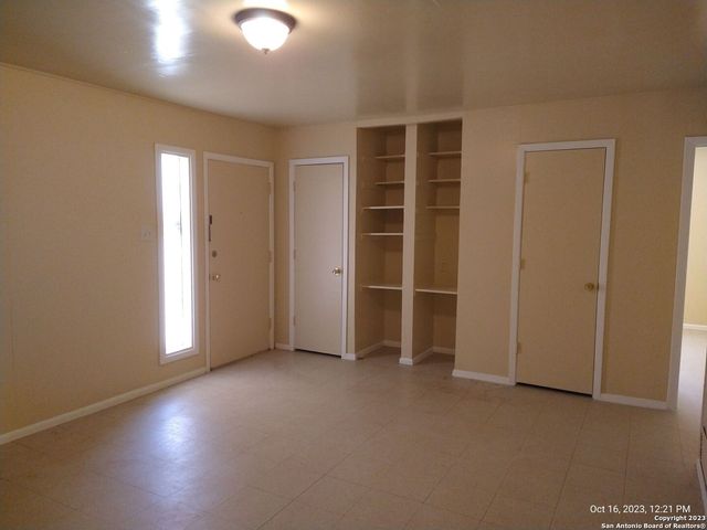 359 Waxwood Ln, San Antonio, TX 78216