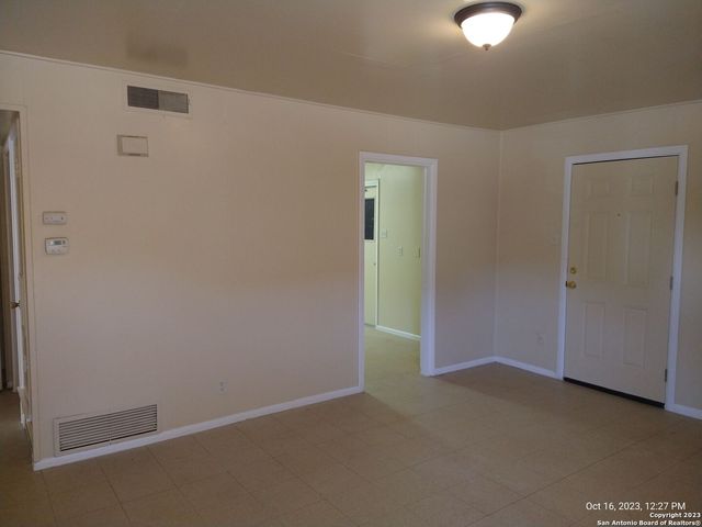 359 Waxwood Ln, San Antonio, TX 78216