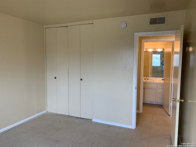 359 Waxwood Ln, San Antonio, TX 78216