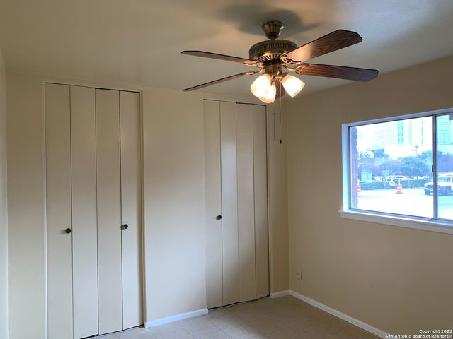 359 Waxwood Ln, San Antonio, TX 78216