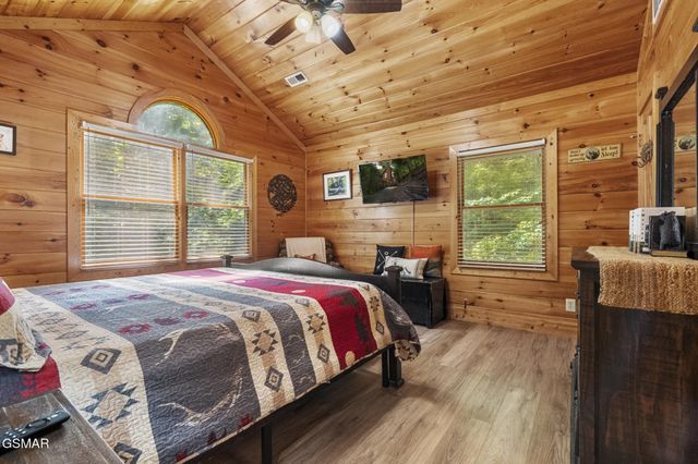 4275 Parkside Village Drive, Sevierville, TN 37862