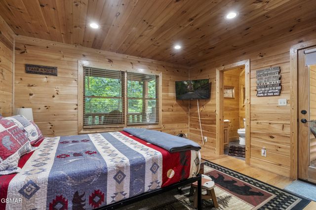 4275 Parkside Village Drive, Sevierville, TN 37862
