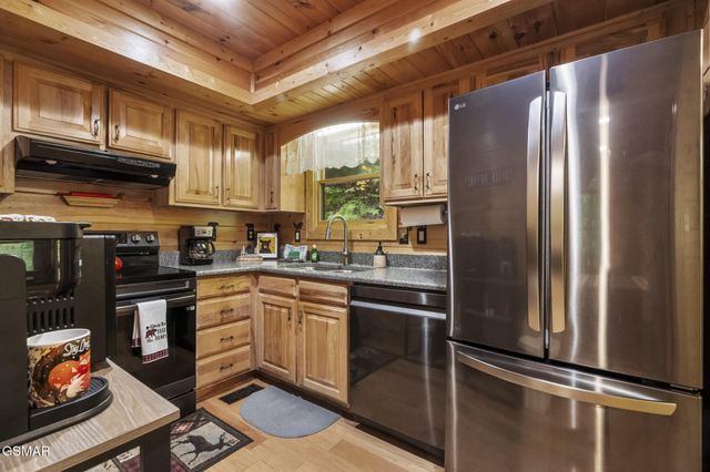 4275 Parkside Village Drive, Sevierville, TN 37862