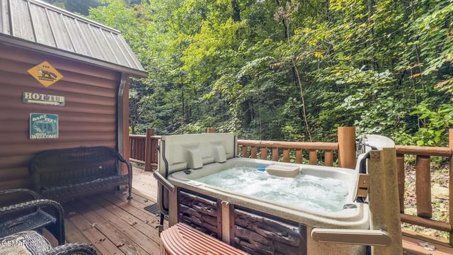 4275 Parkside Village Drive, Sevierville, TN 37862