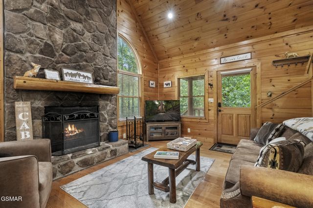 4275 Parkside Village Drive, Sevierville, TN 37862