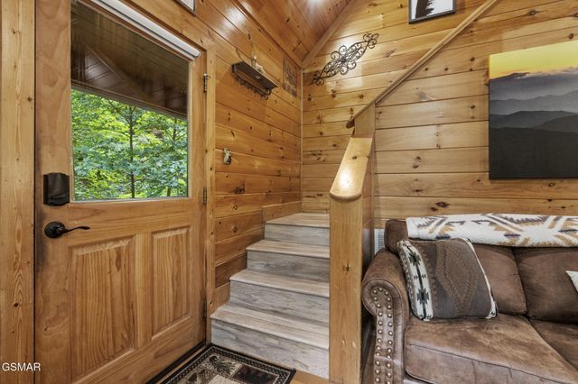 4275 Parkside Village Drive, Sevierville, TN 37862