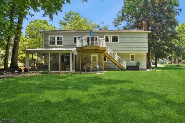 42 Davenport Ave, Roseland Boro, NJ 07068