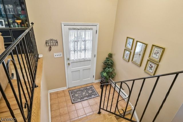 42 Davenport Ave, Roseland Boro, NJ 07068