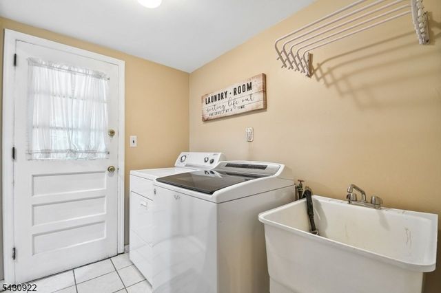42 Davenport Ave, Roseland Boro, NJ 07068