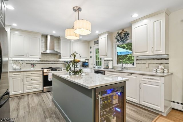 42 Davenport Ave, Roseland Boro, NJ 07068