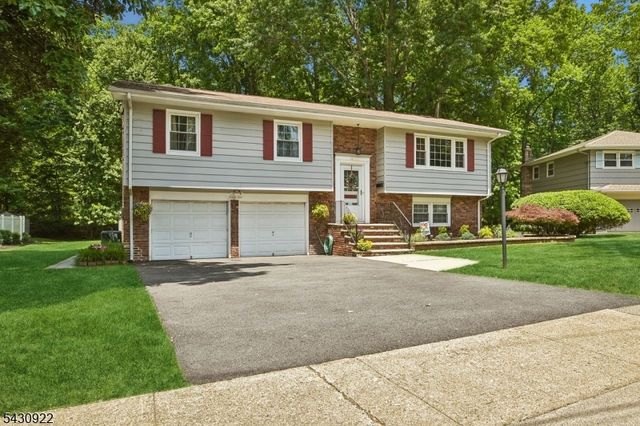 42 Davenport Ave, Roseland Boro, NJ 07068