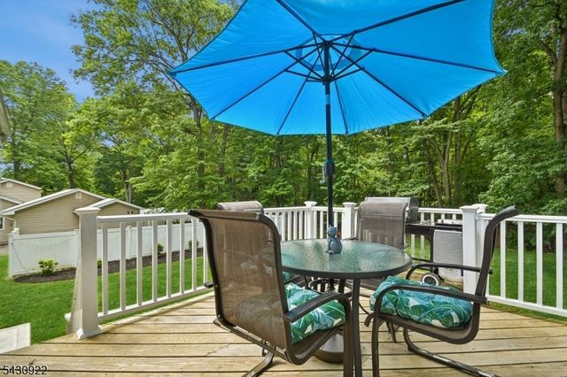 42 Davenport Ave, Roseland Boro, NJ 07068