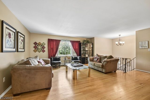 42 Davenport Ave, Roseland Boro, NJ 07068