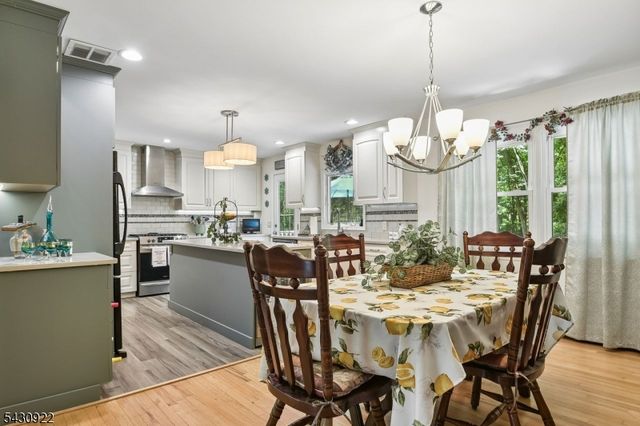 42 Davenport Ave, Roseland Boro, NJ 07068