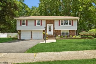 42 Davenport Ave, Roseland Boro, NJ 07068