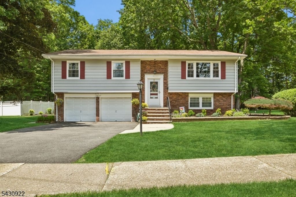 42 Davenport Ave, Roseland Boro, NJ 07068
