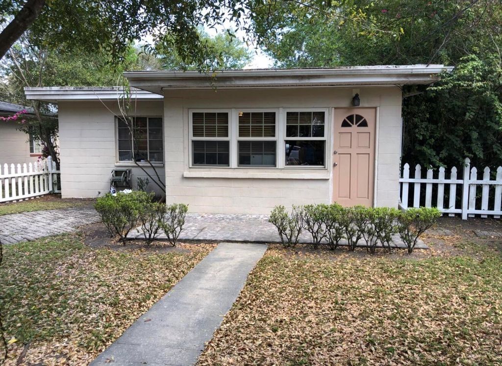 Image 2 of property listing at 826 N WESTMORELAND DRIVE, Orlando, FL 32804