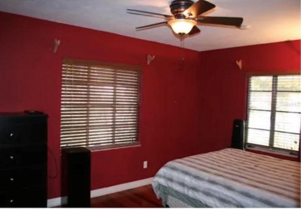 Image 11 of property listing at 826 N WESTMORELAND DRIVE, Orlando, FL 32804