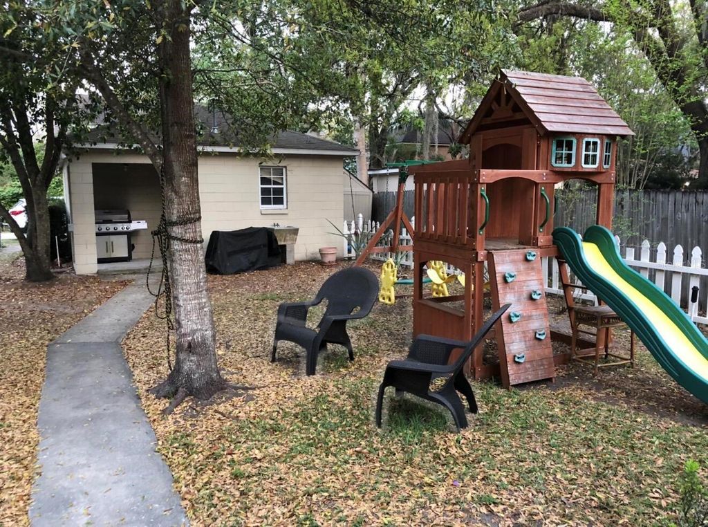 Image 5 of property listing at 826 N WESTMORELAND DRIVE, Orlando, FL 32804