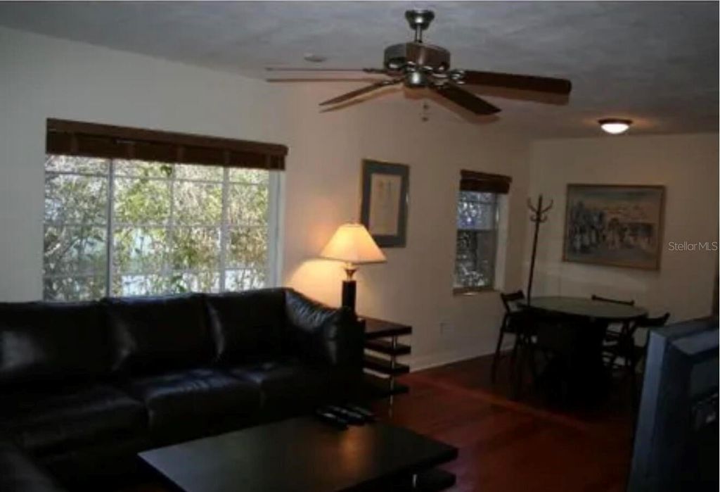 Image 10 of property listing at 826 N WESTMORELAND DRIVE, Orlando, FL 32804